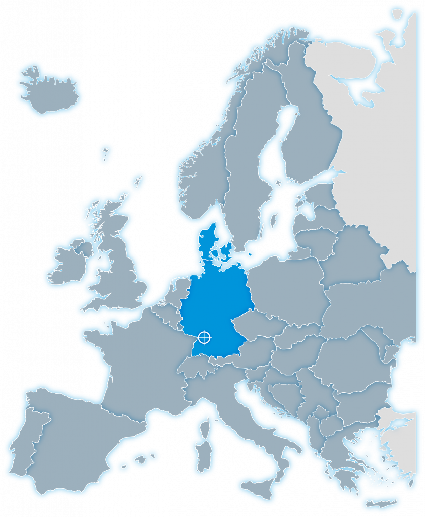 Bild mit einer Europakarte, Deutschland blau hervorgehoben mit dem Firmensitz als Fadenkreuz